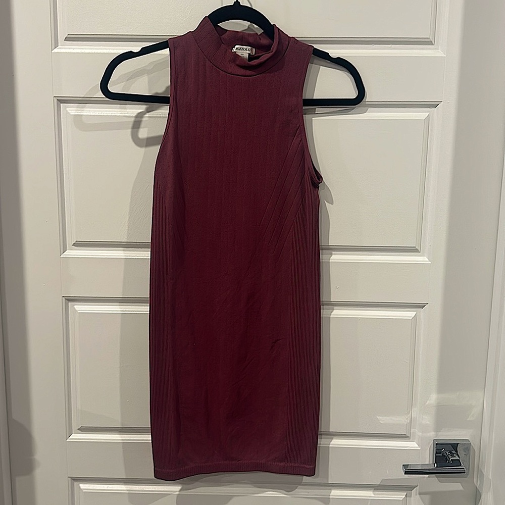 Sporty casual turtle neck sleeveless mini dress